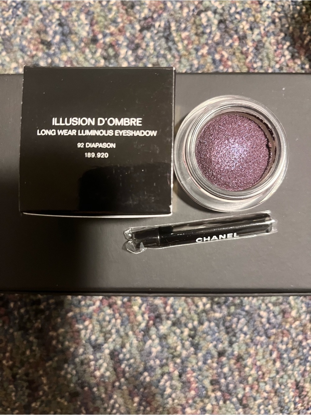 CHANEL Illusion D’Ombre Cream Eyeshadow in Deep Plum Shimmer